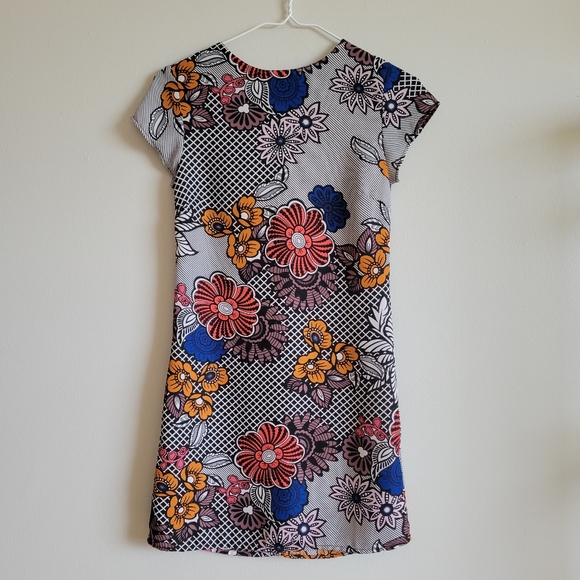 Glamorous Petite Cap Sleeve Floral Print Mini Shift Dress - Picture 5 of 11